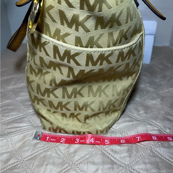 Michael Kors Tan Shoulder Bag with Signature Monogram - Picture 13 of 15